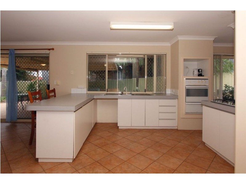 11A Howson Street, Hilton WA 6163