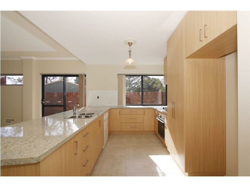 2/167 Carrington Street, White Gum Valley WA 6162