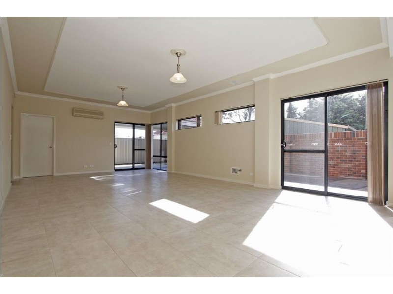 2/167 Carrington Street, White Gum Valley WA 6162