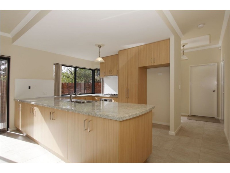 2/167 Carrington Street, White Gum Valley WA 6162