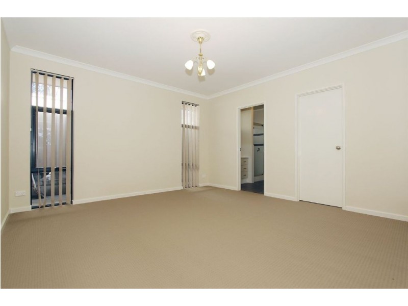 2/167 Carrington Street, White Gum Valley WA 6162