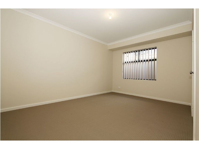 2/167 Carrington Street, White Gum Valley WA 6162