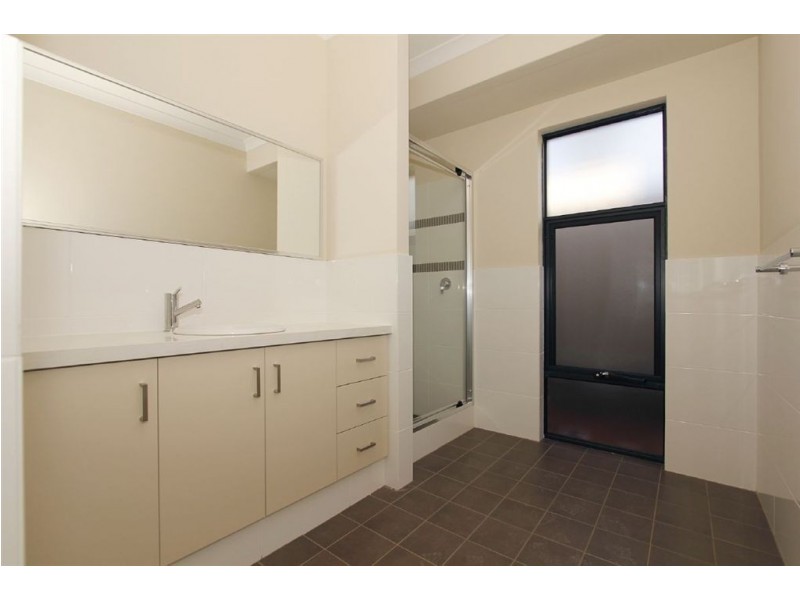 2/167 Carrington Street, White Gum Valley WA 6162