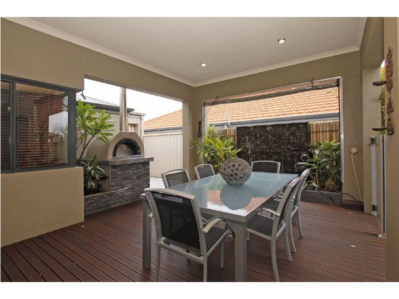 10 Orlando Avenue, Bibra Lake WA 6163