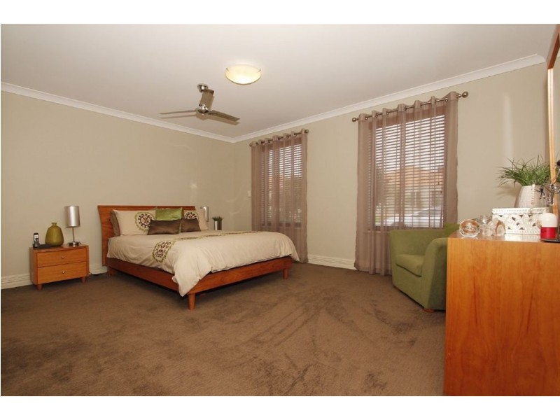 10 Orlando Avenue, Bibra Lake WA 6163