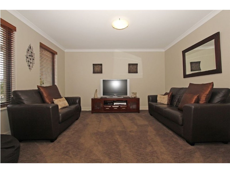 10 Orlando Avenue, Bibra Lake WA 6163