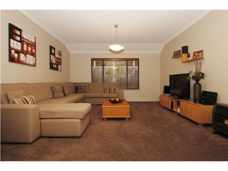 10 Orlando Avenue, Bibra Lake WA 6163