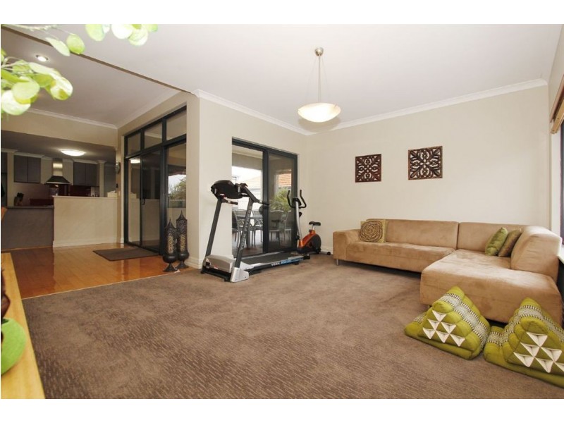 10 Orlando Avenue, Bibra Lake WA 6163