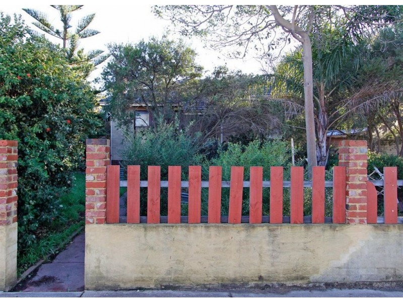 16 Winterfold Road, Hilton WA 6163