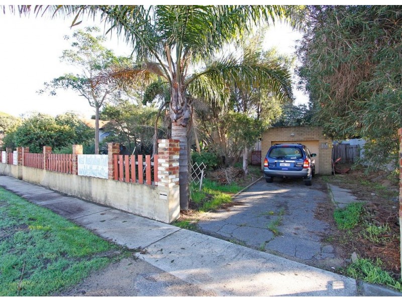 16 Winterfold Road, Hilton WA 6163