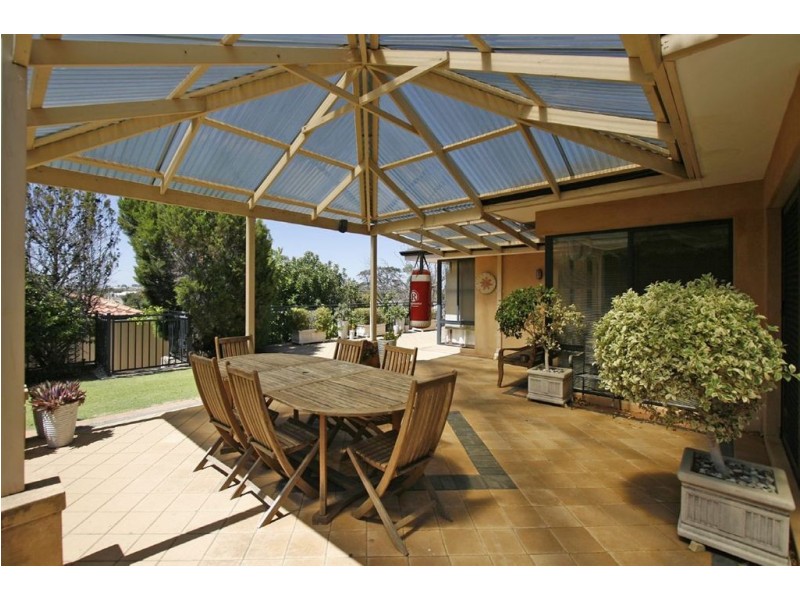 19 Richardson Road, Coogee WA 6166