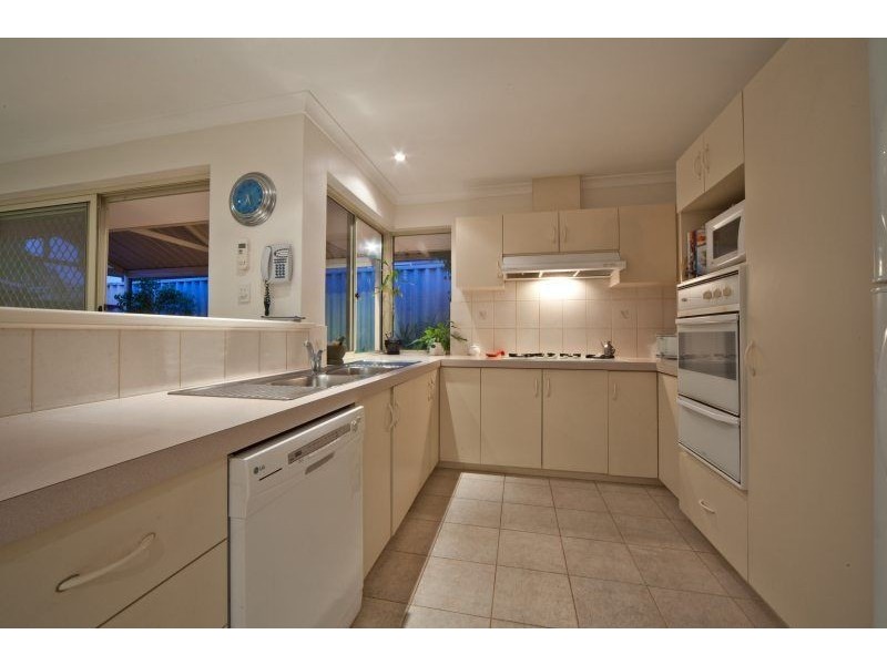 a/1 Capstone Rise, Coogee WA 6166