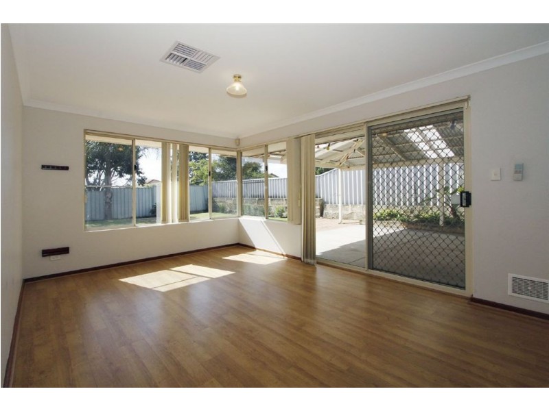 25 Marraboor Place, Success WA 6164