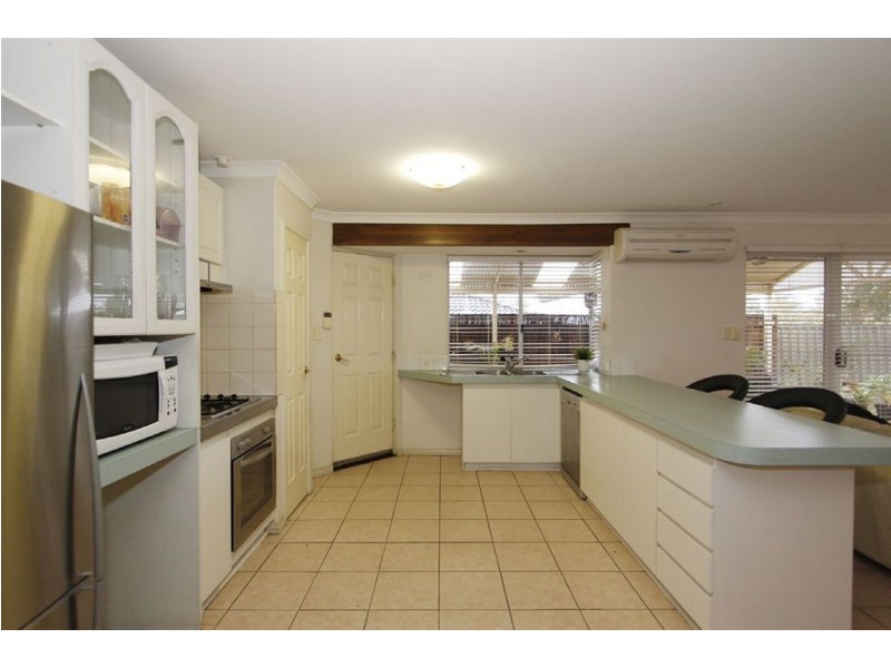 12 Baningan Avenue, Success WA 6164