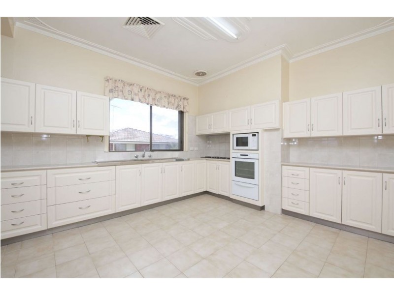 37 Birchley Road, Yangebup WA 6164