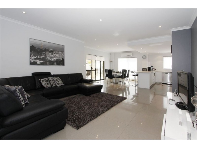 16 Lorne Avenue, Hammond Park WA 6164