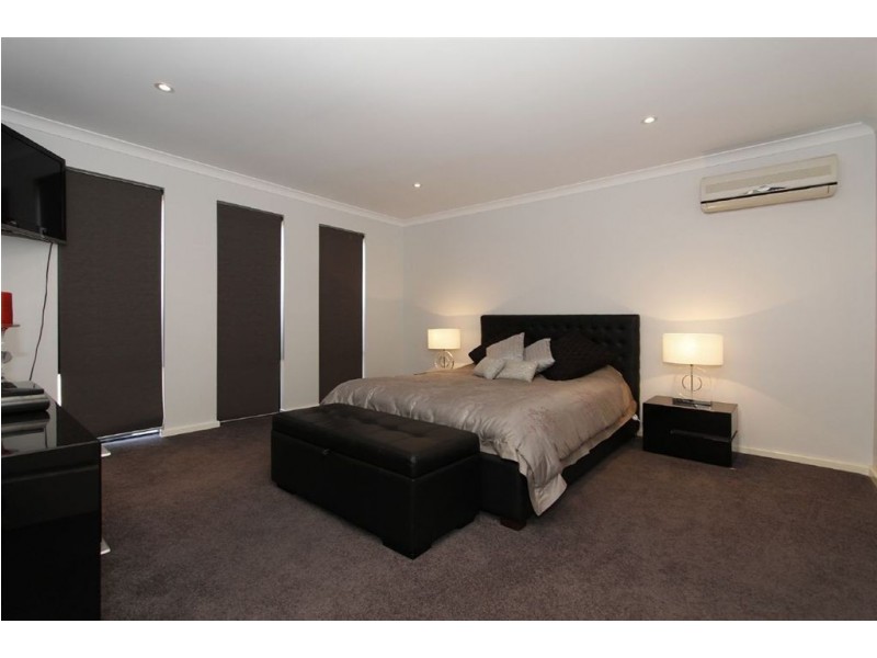 16 Lorne Avenue, Hammond Park WA 6164