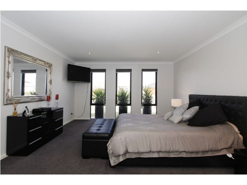 16 Lorne Avenue, Hammond Park WA 6164