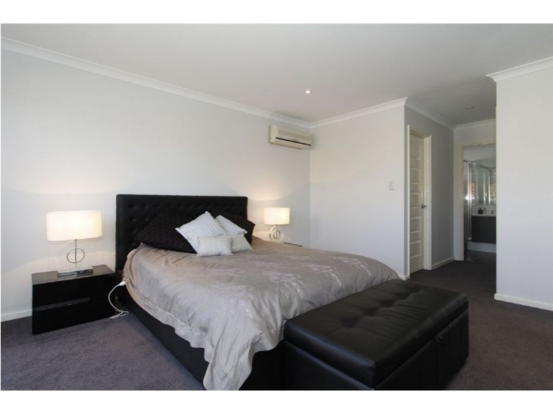 16 Lorne Avenue, Hammond Park WA 6164