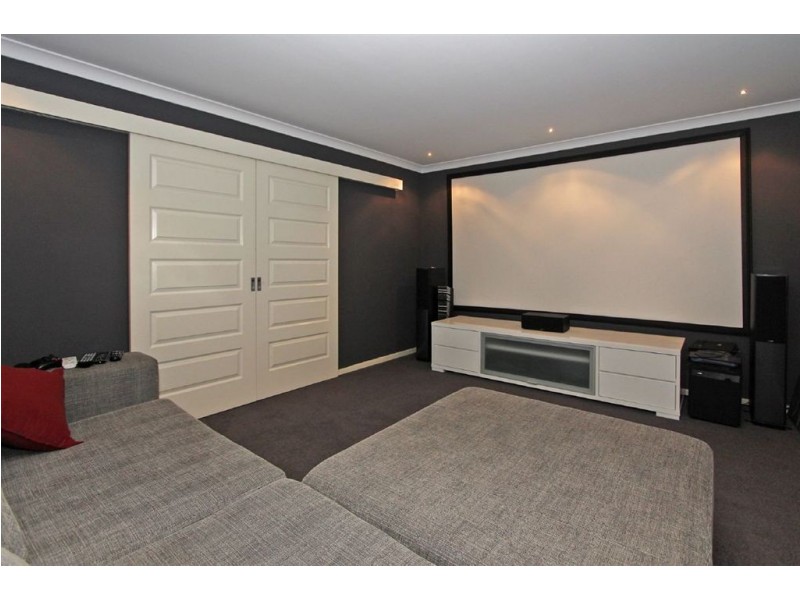 16 Lorne Avenue, Hammond Park WA 6164