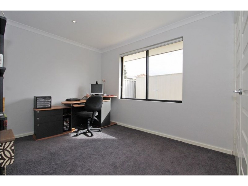 16 Lorne Avenue, Hammond Park WA 6164