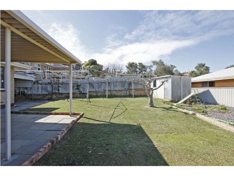 1 Dixon Street, Beaconsfield WA 6162