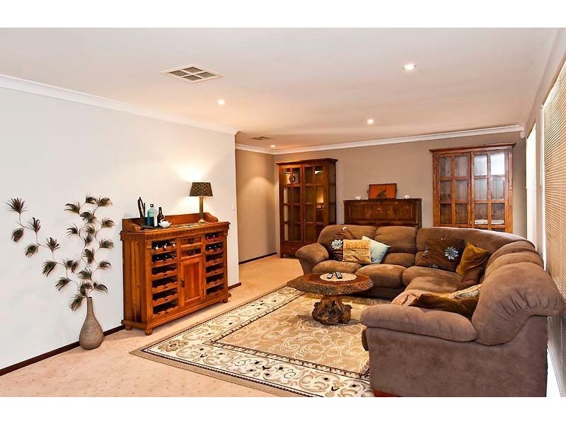 5 Keys Court, Leeming WA 6149