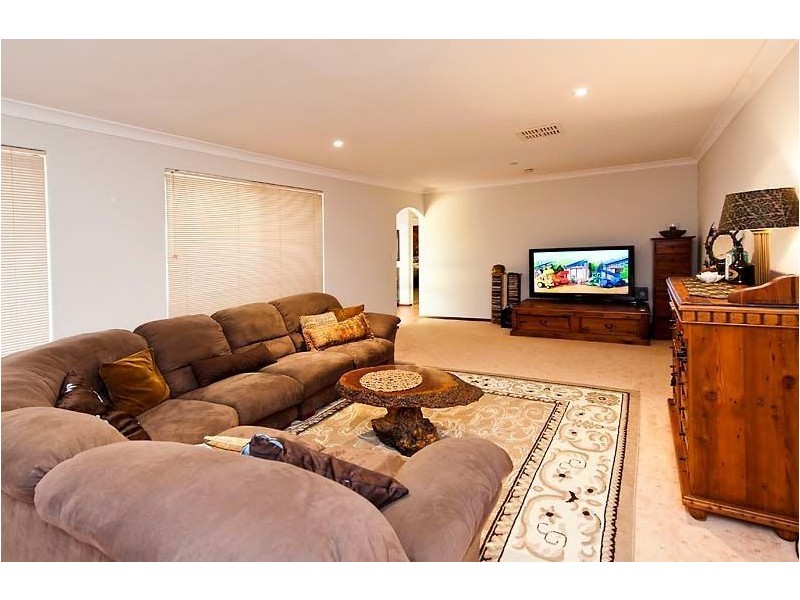5 Keys Court, Leeming WA 6149