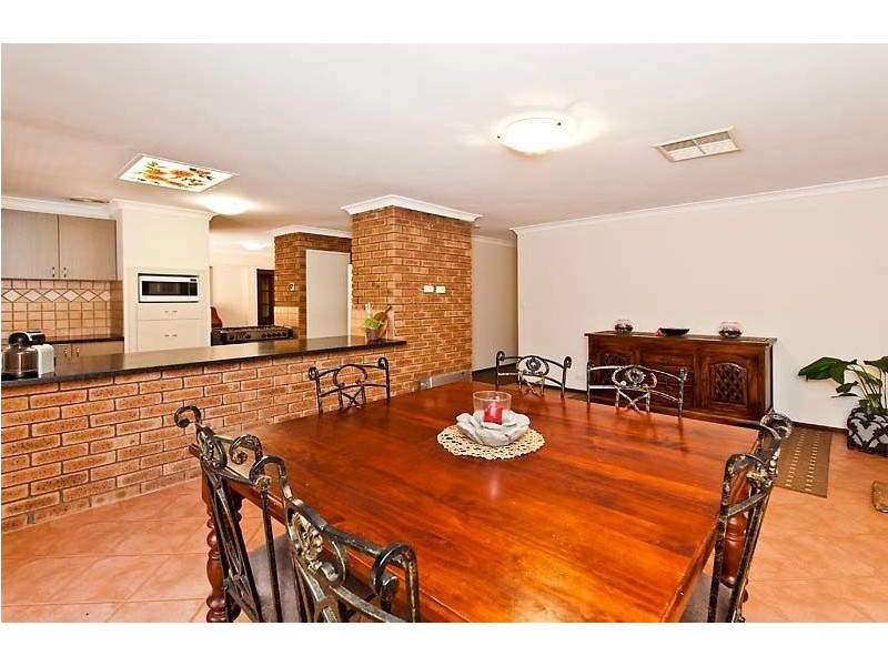 5 Keys Court, Leeming WA 6149