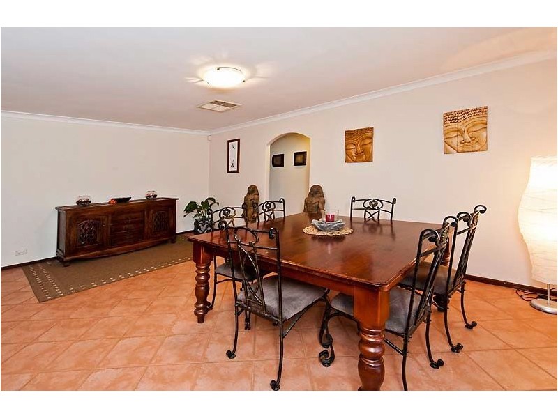 5 Keys Court, Leeming WA 6149