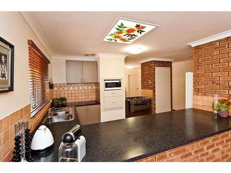 5 Keys Court, Leeming WA 6149