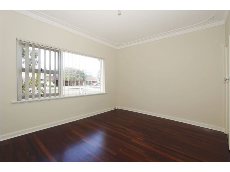 86 Holman Street, Alfred Cove WA 6154