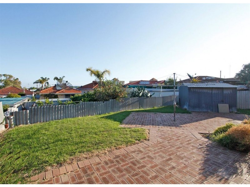 1/15 Ives Street, Hamilton Hill WA 6163