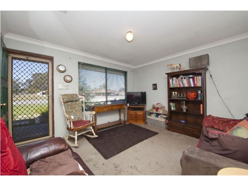 4 Barrine Gardens, South Lake WA 6164