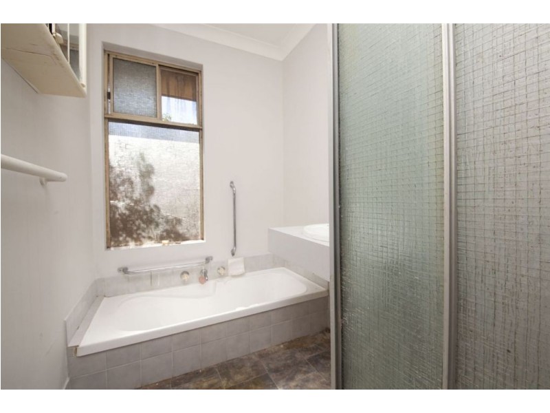 4 Barrine Gardens, South Lake WA 6164