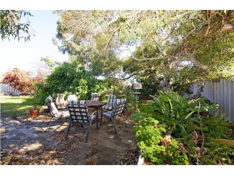 4 Barrine Gardens, South Lake WA 6164