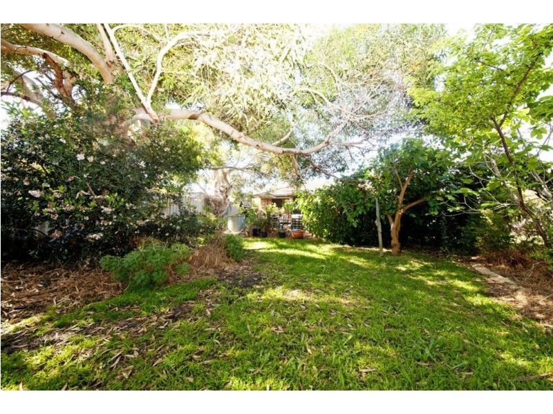 4 Barrine Gardens, South Lake WA 6164