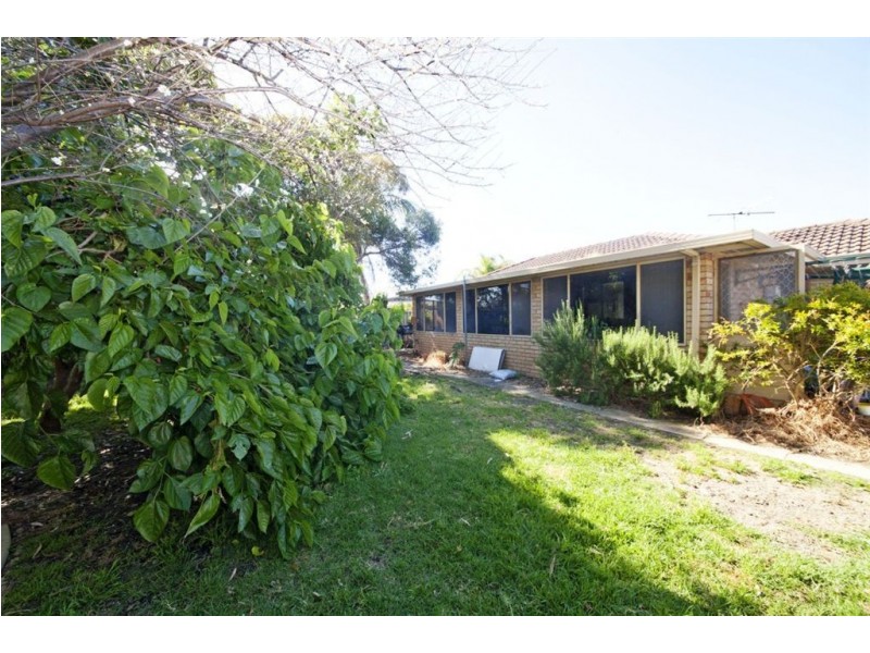 4 Barrine Gardens, South Lake WA 6164