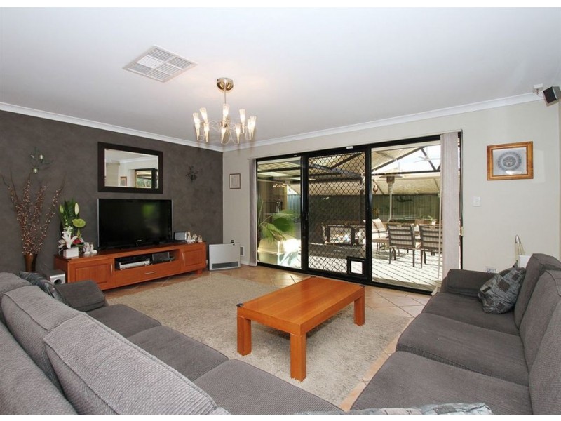 4 Calder Way, Atwell WA 6164