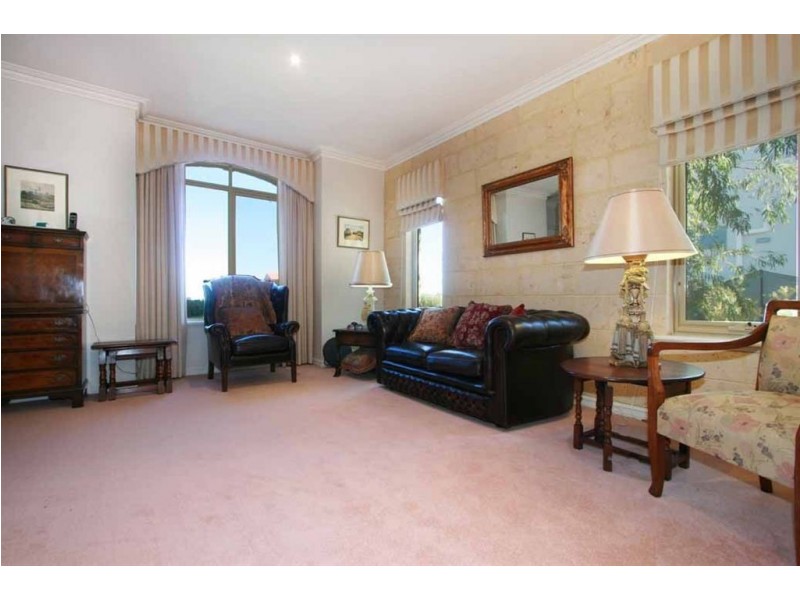 6 Careening Way, Coogee WA 6166