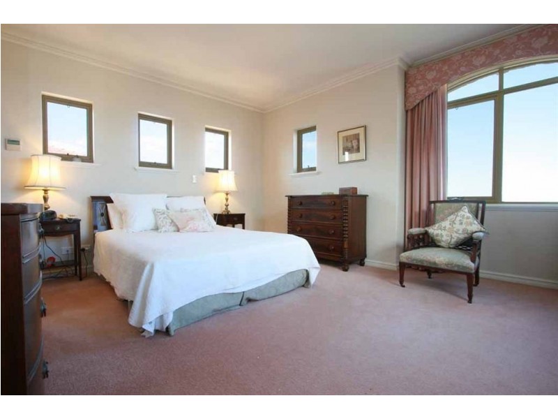 6 Careening Way, Coogee WA 6166