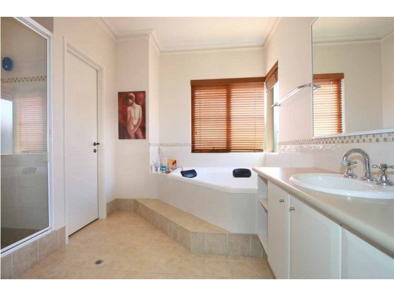 6 Careening Way, Coogee WA 6166