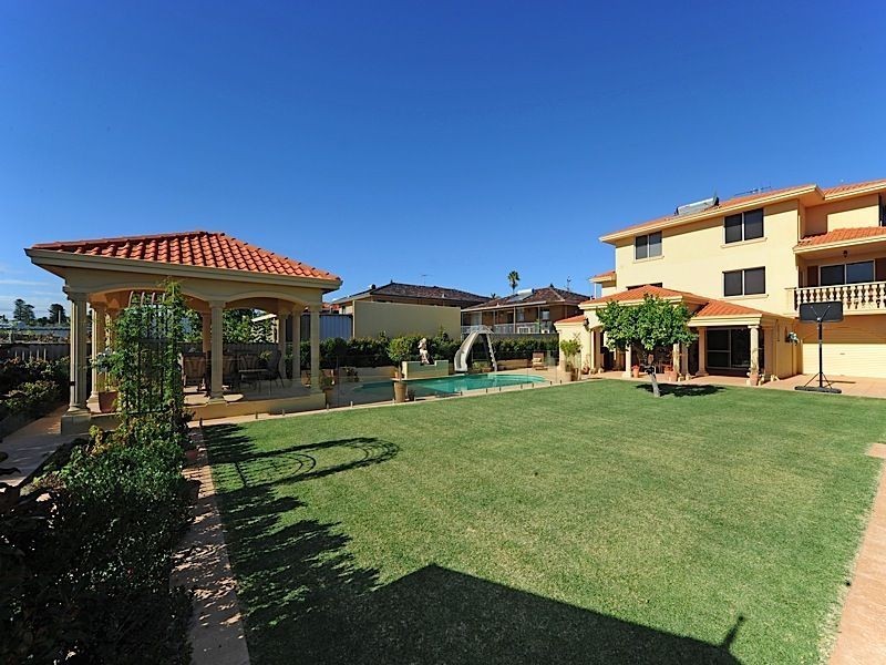 18 Michael Street, Beaconsfield WA 6162