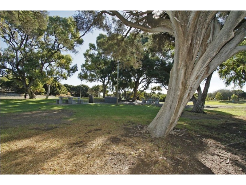 1/2 Peel Road, Coogee WA 6166