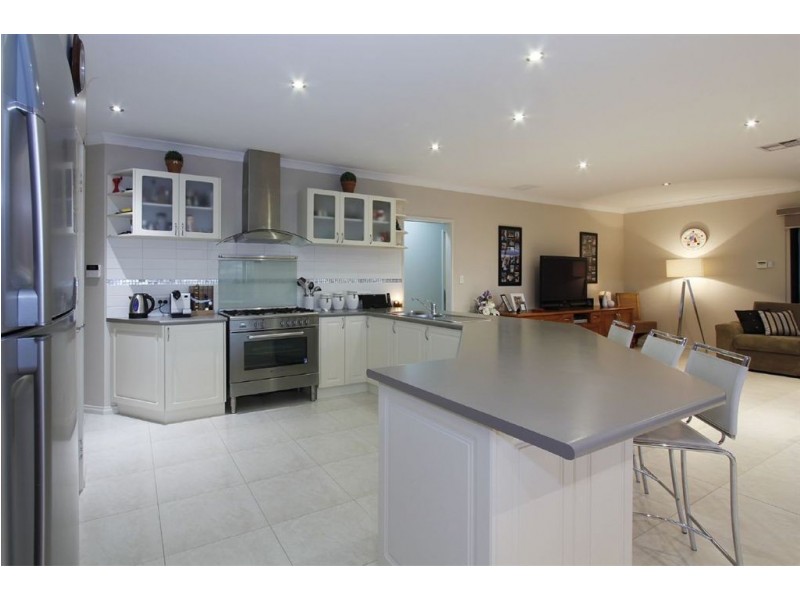 2 Capri Rise, Yangebup WA 6164