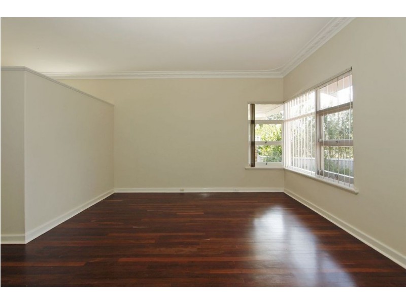 84 Holman Street, Alfred Cove WA 6154