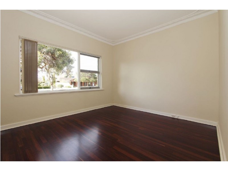 84 Holman Street, Alfred Cove WA 6154