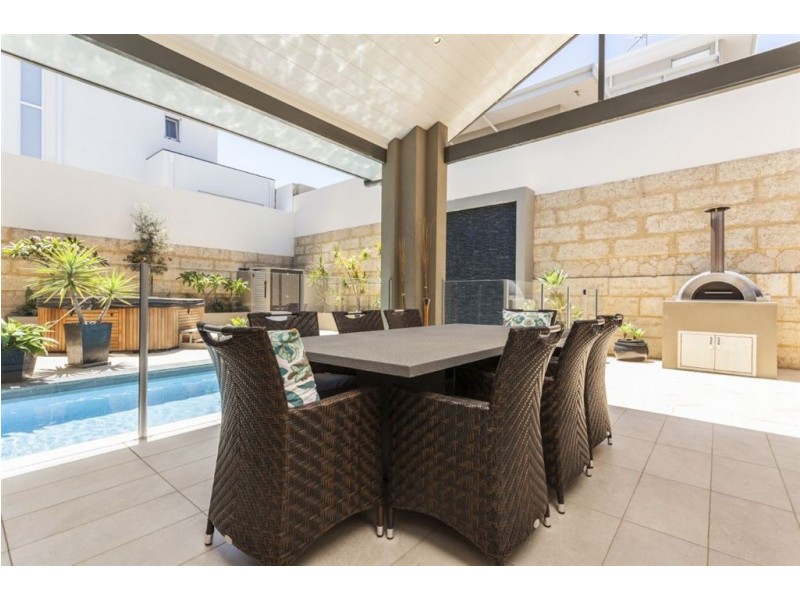 12 Patriot Link, North Coogee WA 6163