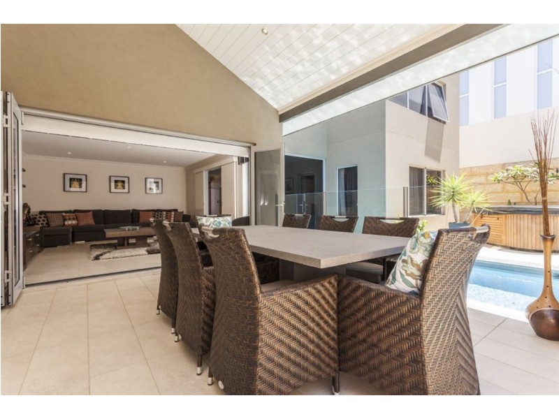 12 Patriot Link, North Coogee WA 6163