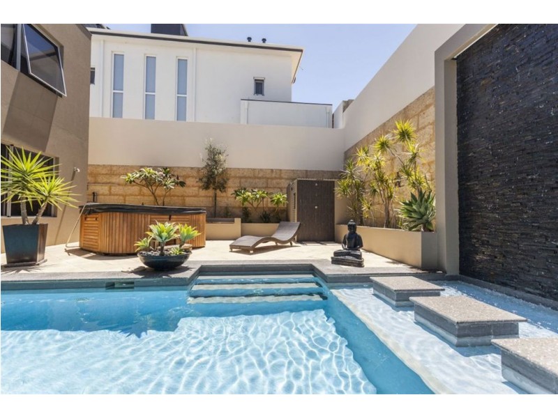 12 Patriot Link, North Coogee WA 6163